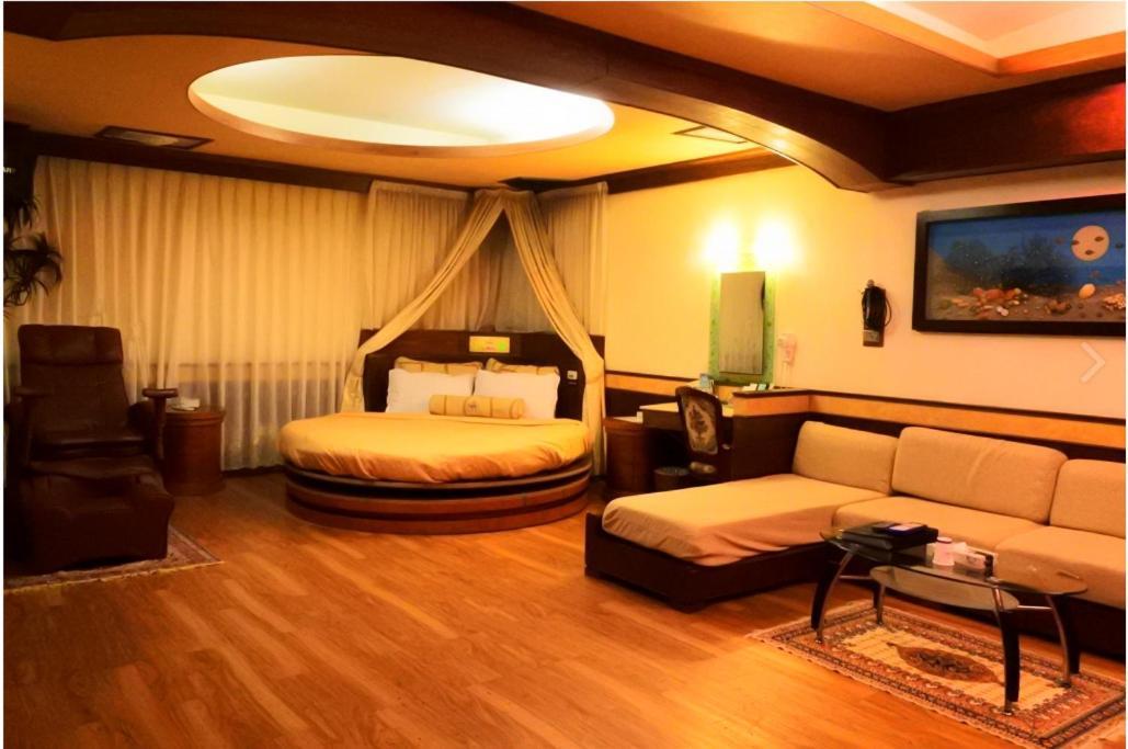 Paradise Motel Guishan Bagian luar foto